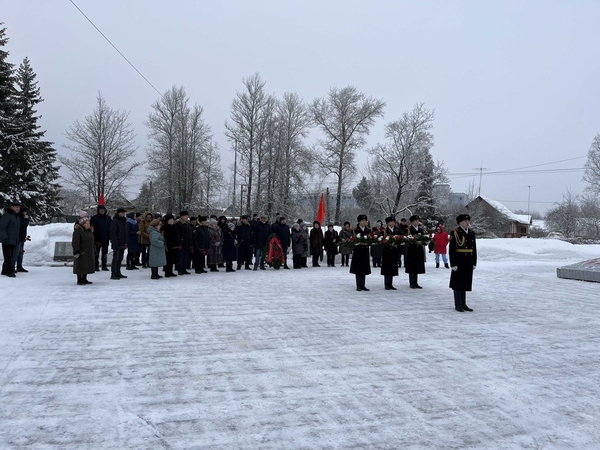 Торжественно-траурный митинг на мемориале воинской славы на улице Солодухина