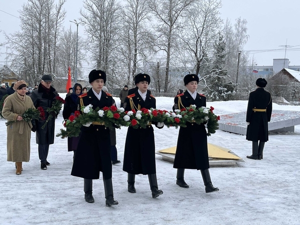 Торжественно-траурный митинг на мемориале воинской славы на улице Солодухина