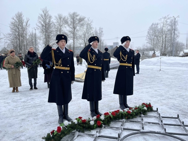 Торжественно-траурный митинг на мемориале воинской славы на улице Солодухина