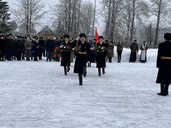 Торжественно-траурный митинг на мемориале воинской славы на улице Солодухина