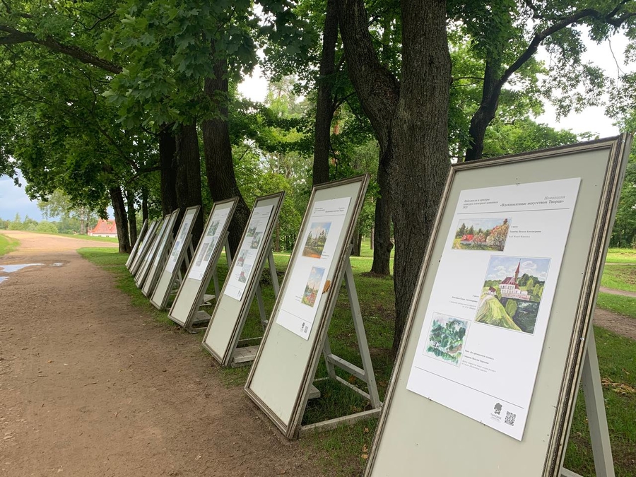  «Под сенью старых лип»: в Приоратском парке открылась новая выставка
