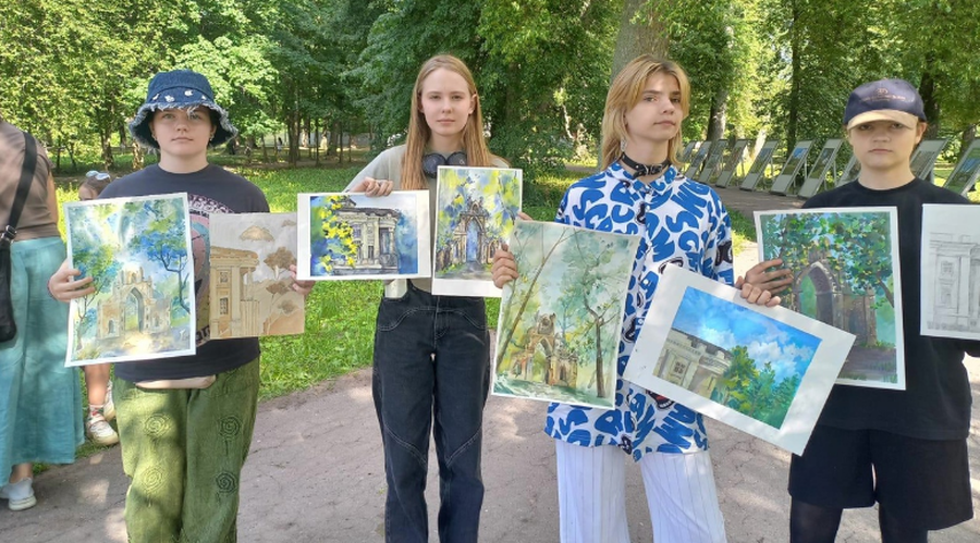 Красота Демидовского парка вдохновила художников