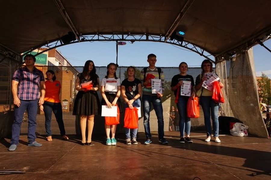Ребята из Гатчинского  Дворца Молодежи приняли участие в проведении праздника на Рощинской