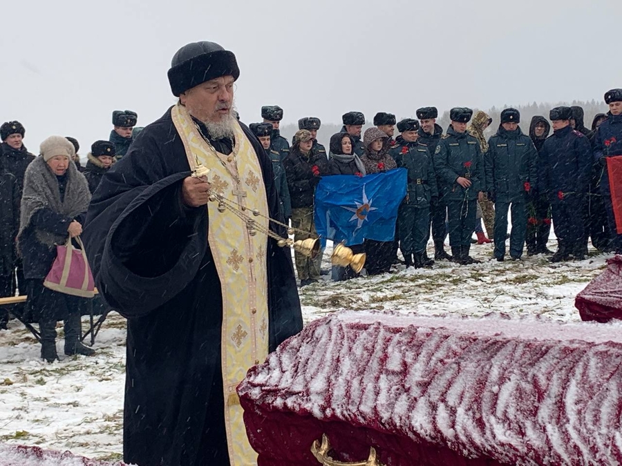 Узников концлагеря похоронили под Вырой