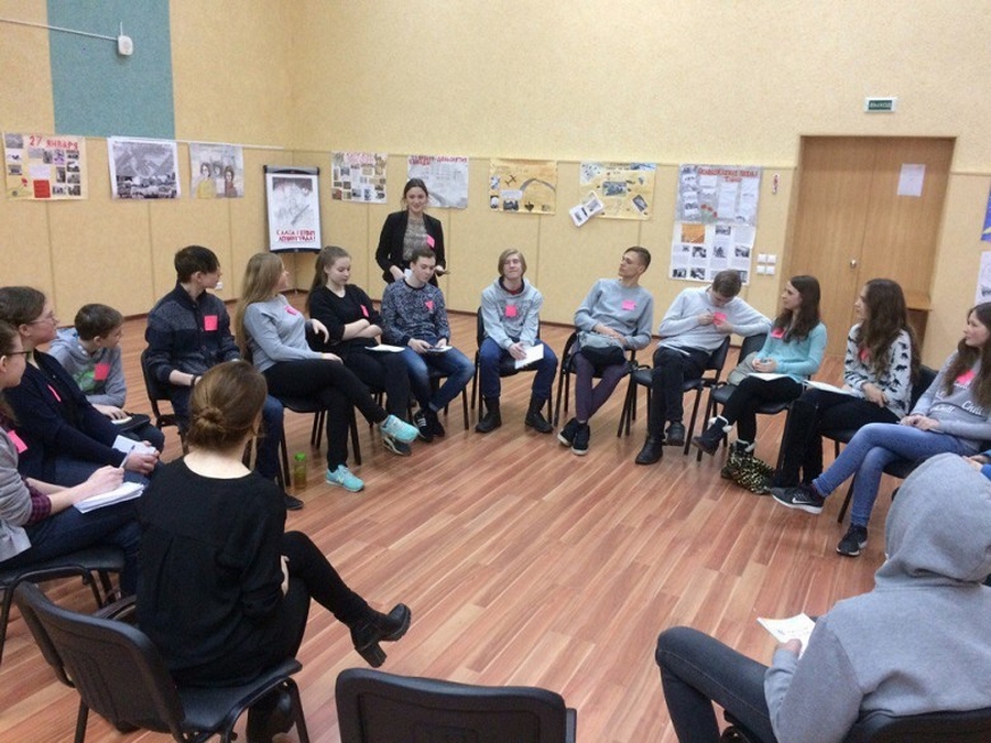Гатчинские волонтеры рассказали школьникам о профилактике конфликтов и интернет-безопасности