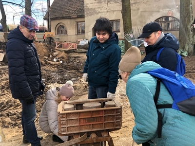 ВИДЕО. Волонтеры наследия спасают старинную постройку и очищают очередную находку в музее-усадьбе Щербова