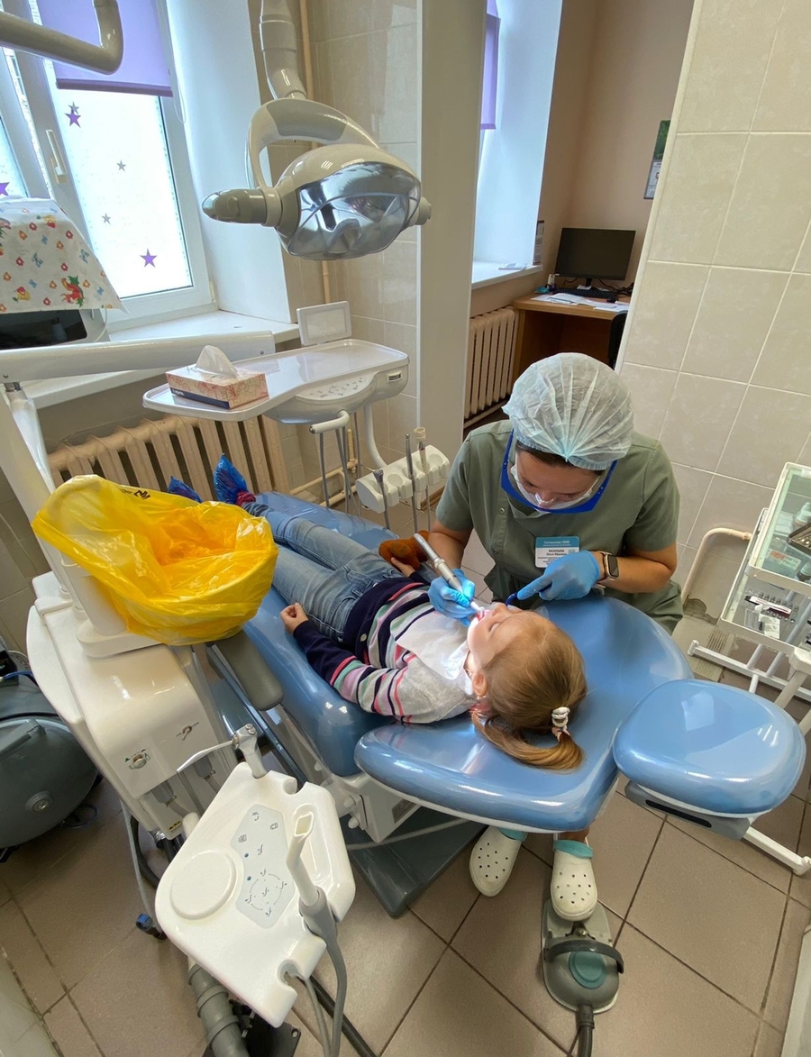 У стоматологов детской поликлиники - новая установка