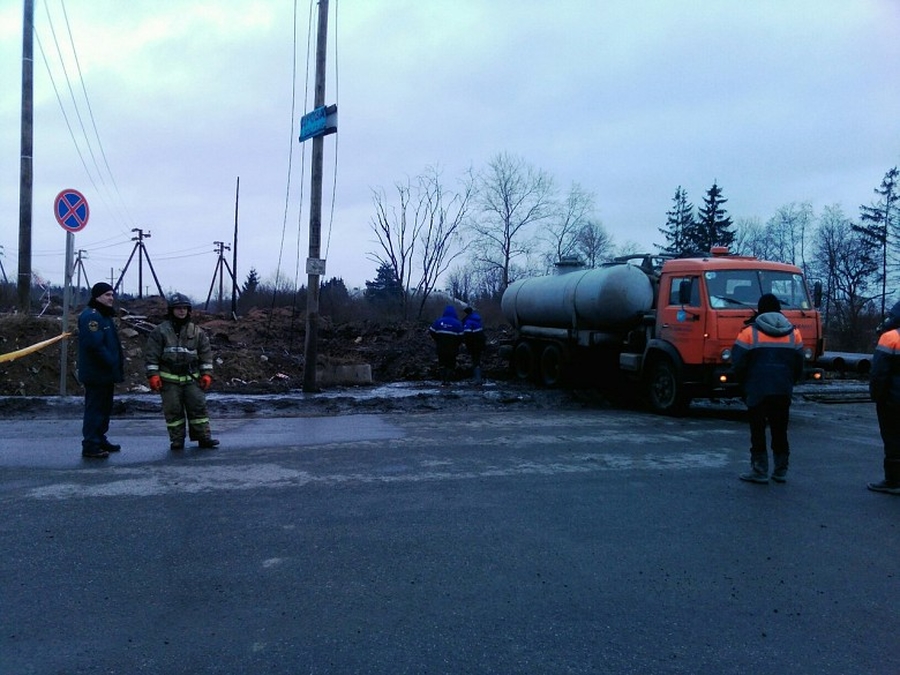 От пожара в Гатчине пострадала линия электропередач