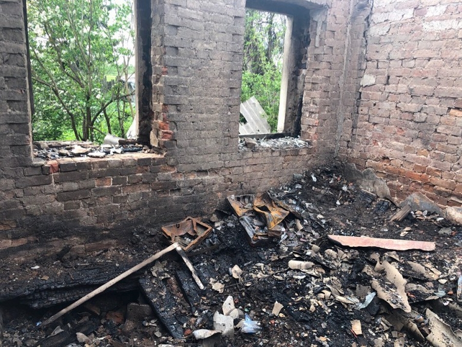 В Суйде горел дом на четыре квартиры. Жильцам нужна помощь