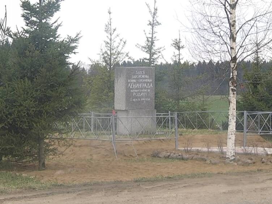 Памятник в Акколово безымянная высота деревни