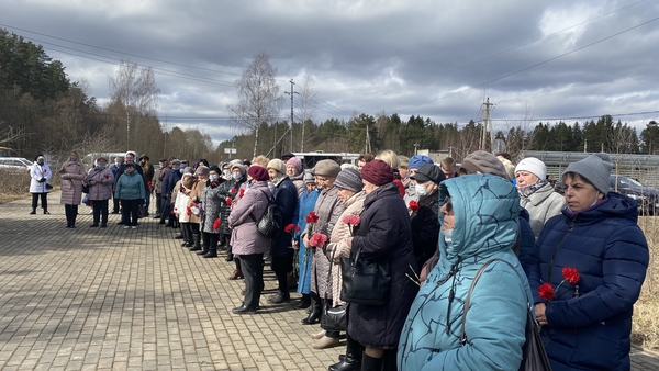 Митинг в Вырице в Международный день освобождения узников фашистских концлагерей