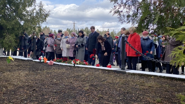 Митинг в Вырице в Международный день освобождения узников фашистских концлагерей