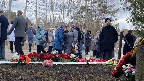 Митинг в Вырице в Международный день освобождения узников фашистских концлагерей