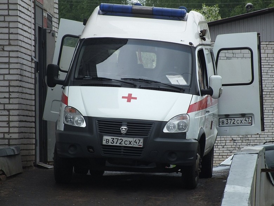 В Гатчинском районе под колесами иномарки пешеход получил тяжелые травмы