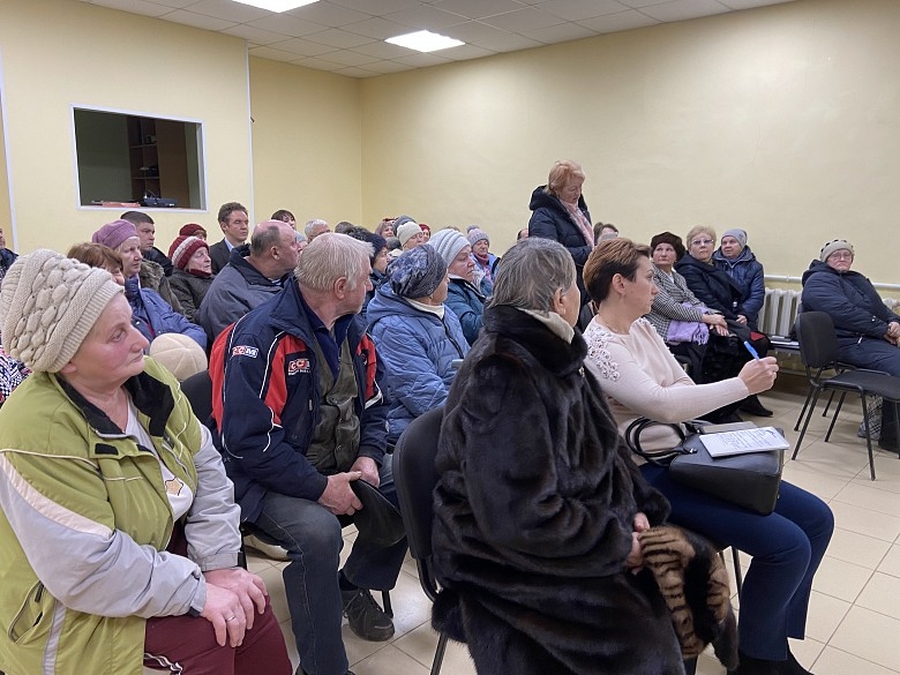 Жители Сяськелевского поселения задали вопросы коммунальщикам