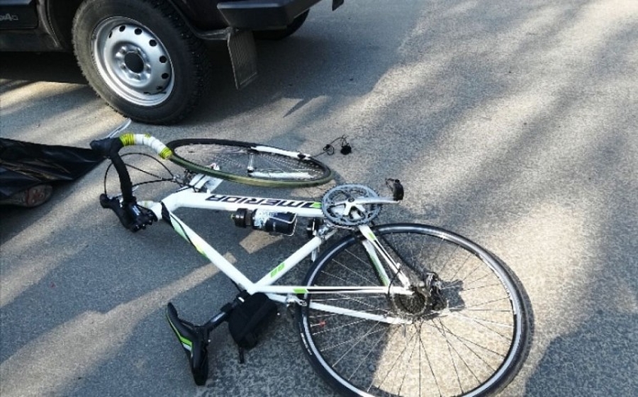 В Гатчинском районе под колесами большегруза погиб велосипедист