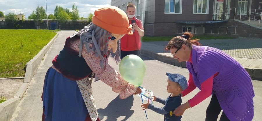 Маленьких пациентов Гатчинской КМБ ждали сюрпризы в День защиты детей
