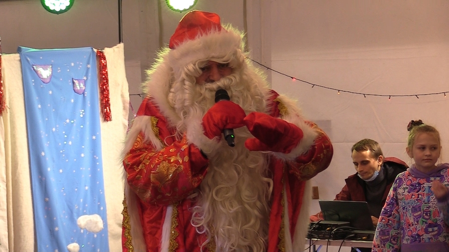 Дед Мороз остановился в усадебном парке Демидовых в Тайцах
