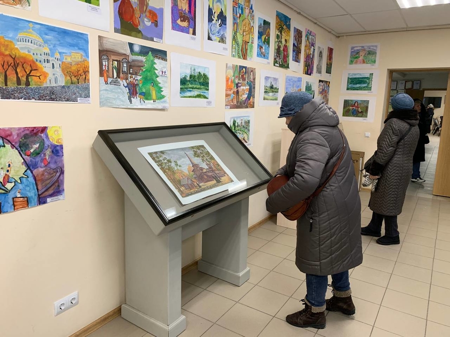 «Красота Божьего мира»: выставка детских работ проходит в Гатчине