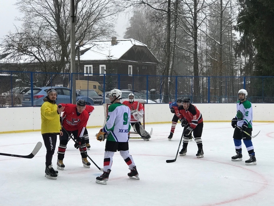 В Гатчинском районе стартовал чемпионат по хоккею