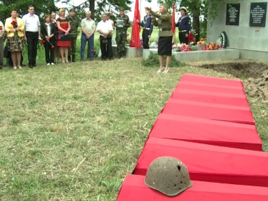 В Скворицах сегодня перезахоронили останки защитников Родины