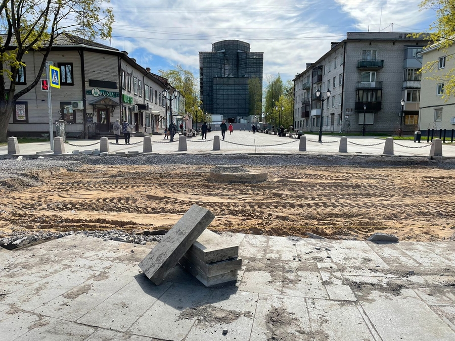 В Гатчине продолжается ремонт автодороги  на перекрестке Соборной и Карла Маркса