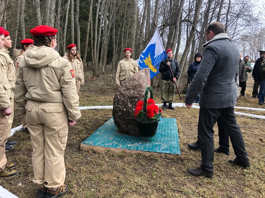 Об этом, товарищ, не вспомнить нельзя: под Гатчиной почтили память героя