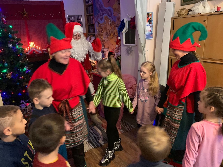 Финский Дед Мороз открыл свою новогоднюю резиденцию в Гатчине 