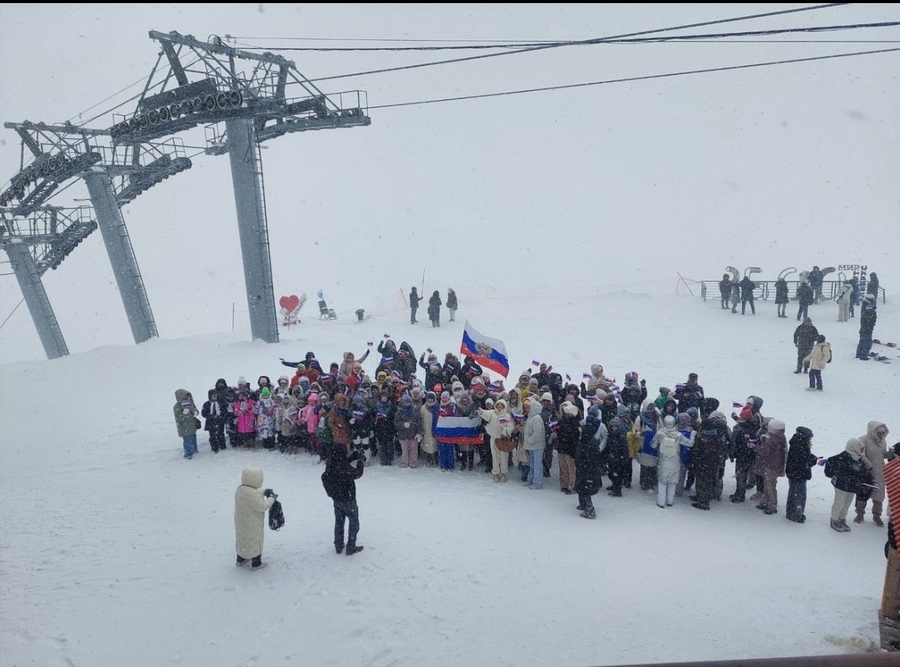 Хор «Апрель» покоряет Эльбрус