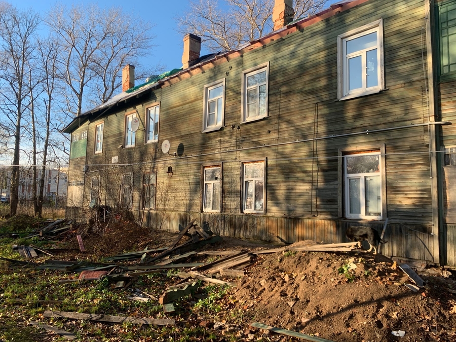 Дождь с доставкой на дом: на Товарной-Балтийской квартиры заливает после капремонта крыши