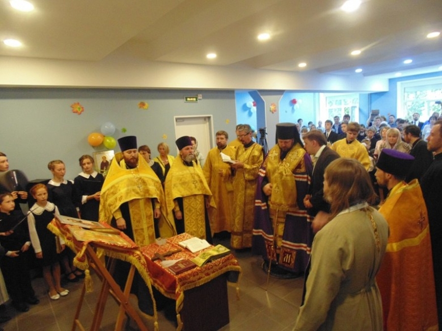 Епископ Митрофан совершил молебен на новый учебный год