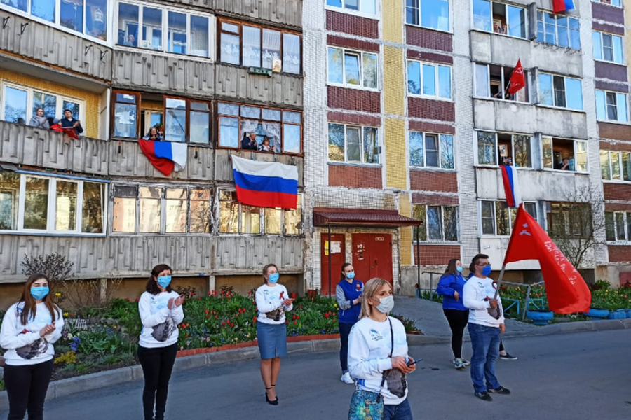 Для гатчинских ветеранов в День Победы прошел праздничный концерт