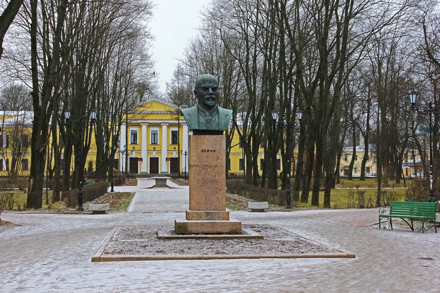 Гатчинский Архив напоминает об истории монумента Владимиру Ленину 