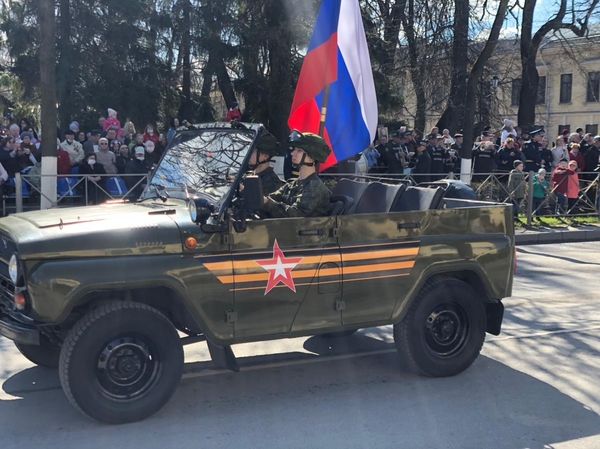 Торжественное прохождение войск Гатчинского гарнизона