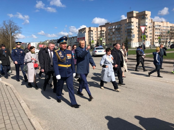  Выставка военной техники и пролет военной авиации на улице Рощинской