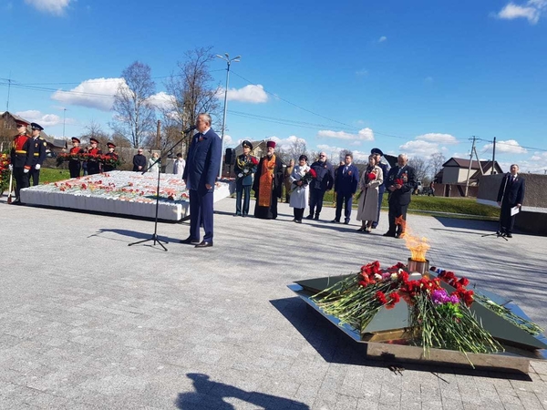 Торжественно-траурный митинг на мемориале воинской славы на улице Солодухина