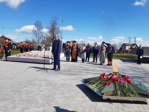 Торжественно-траурный митинг на мемориале воинской славы на улице Солодухина