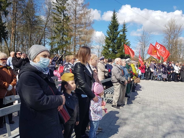 Торжественно-траурный митинг на мемориале воинской славы на улице Солодухина