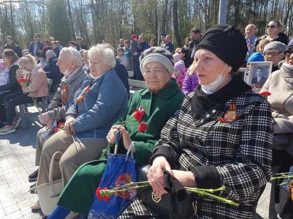 Торжественно-траурный митинг на мемориале воинской славы на улице Солодухина