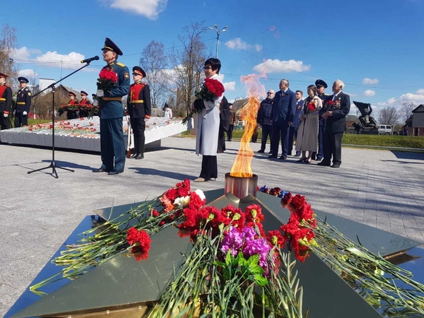 Торжественно-траурный митинг на мемориале воинской славы на улице Солодухина