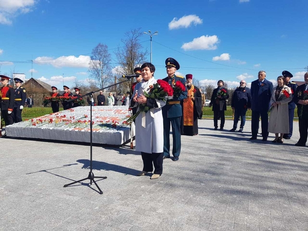 Торжественно-траурный митинг на мемориале воинской славы на улице Солодухина