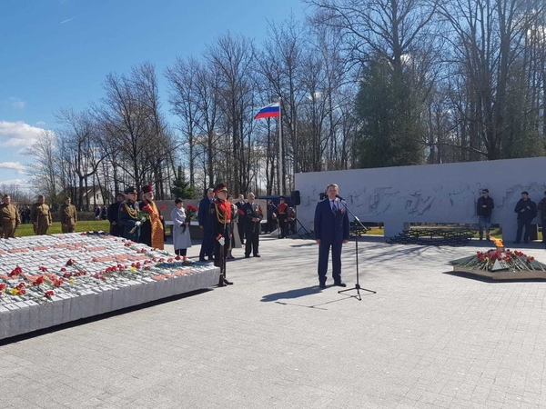 Торжественно-траурный митинг на мемориале воинской славы на улице Солодухина