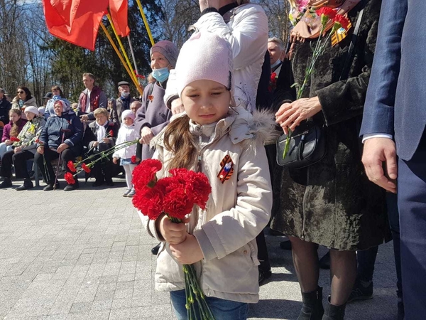 Торжественно-траурный митинг на мемориале воинской славы на улице Солодухина