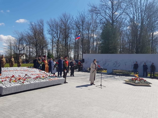 Торжественно-траурный митинг на мемориале воинской славы на улице Солодухина