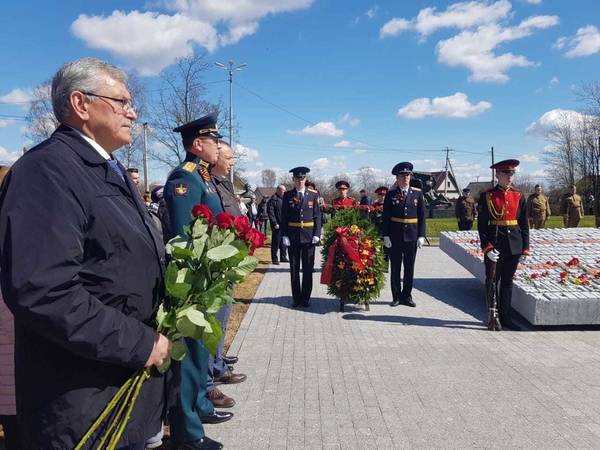 Торжественно-траурный митинг на мемориале воинской славы на улице Солодухина