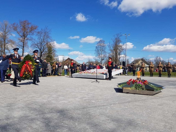 Торжественно-траурный митинг на мемориале воинской славы на улице Солодухина