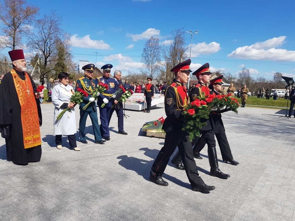 Торжественно-траурный митинг на мемориале воинской славы на улице Солодухина