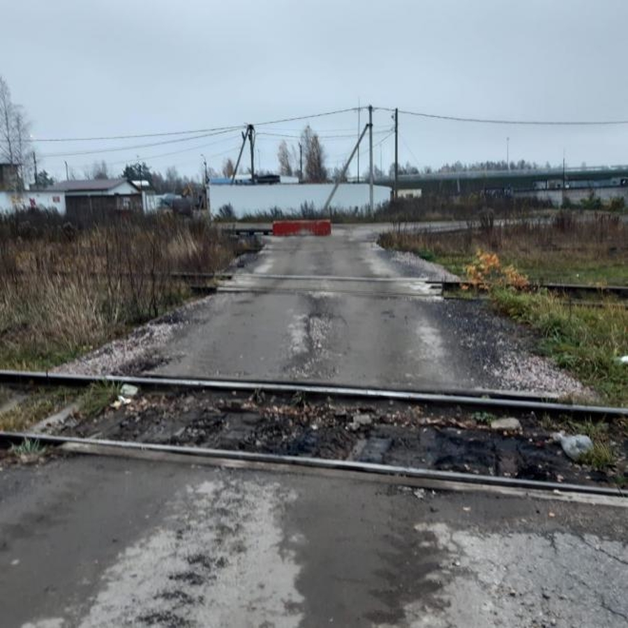 В Гатчинском районе ликвидирован незаконный железнодорожный переезд 