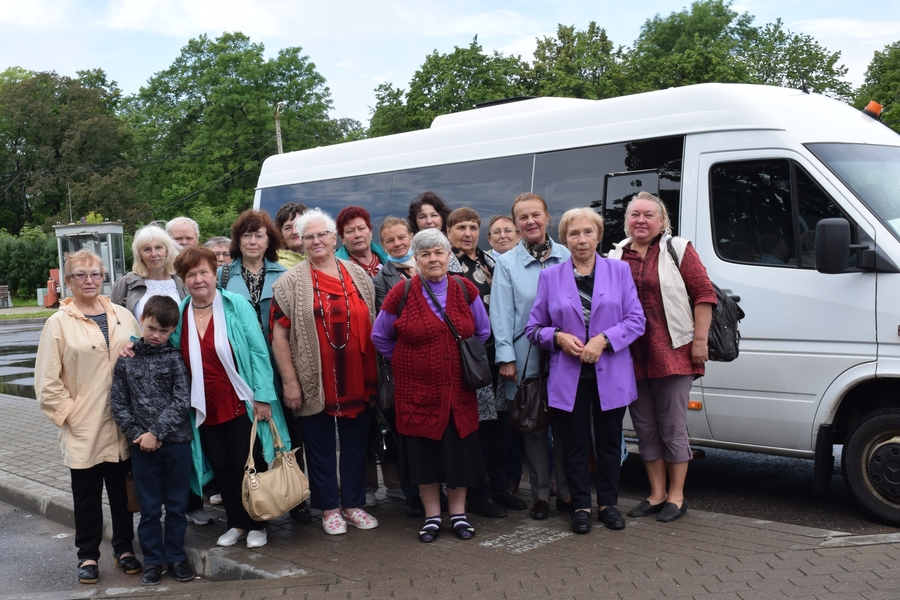  Гатчинские пенсионеры побывали в Петергофе