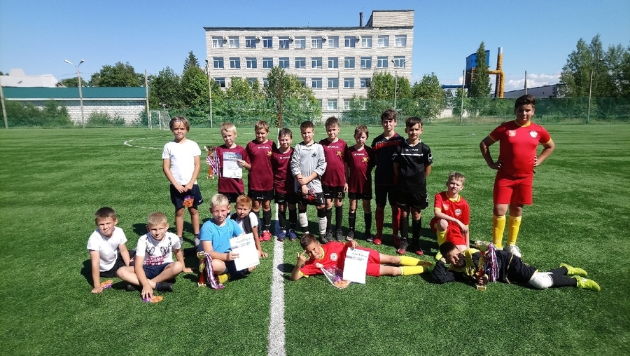 Юные футболисты сразились за победу в Гатчине